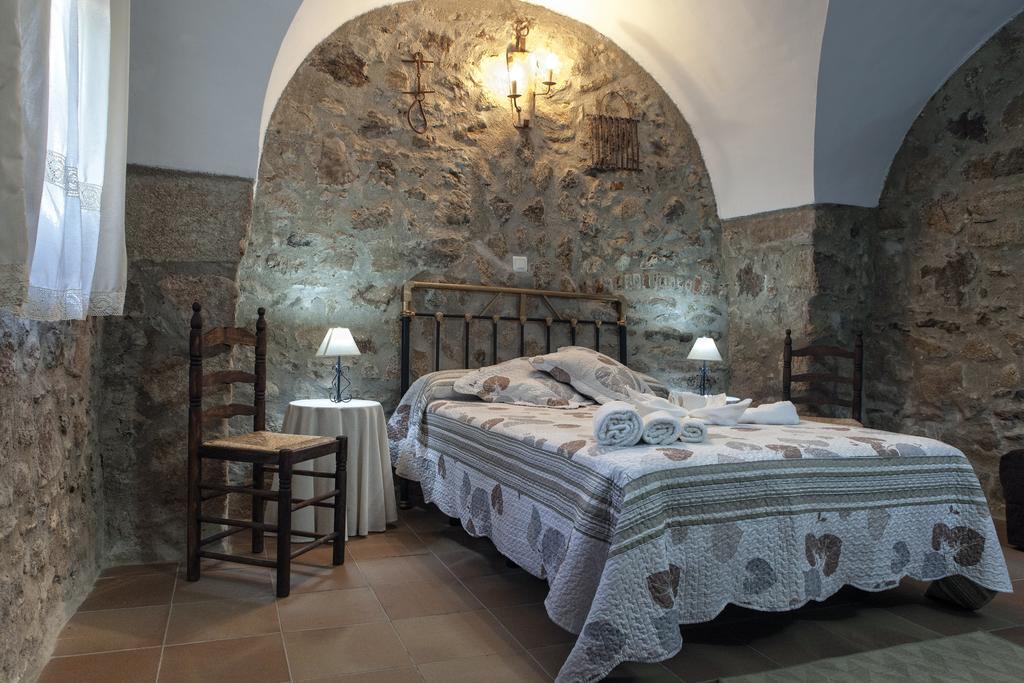 Apartamentos Rurales La Casa De Luis Santa Cruz de la Sierra Quarto foto